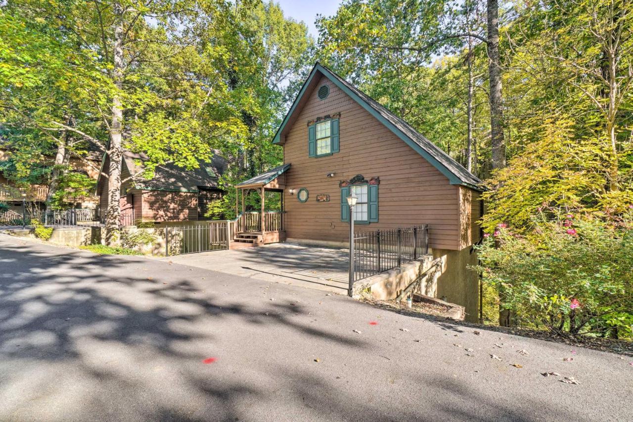Picturesque Pigeon Forge Cabin With Mountain Views المظهر الخارجي الصورة