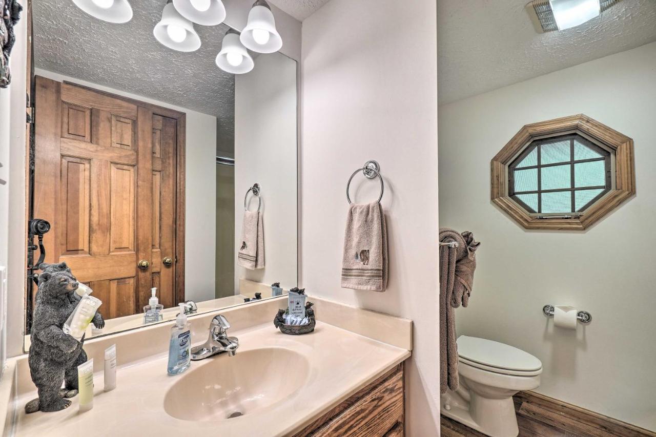 Picturesque Pigeon Forge Cabin With Mountain Views المظهر الخارجي الصورة